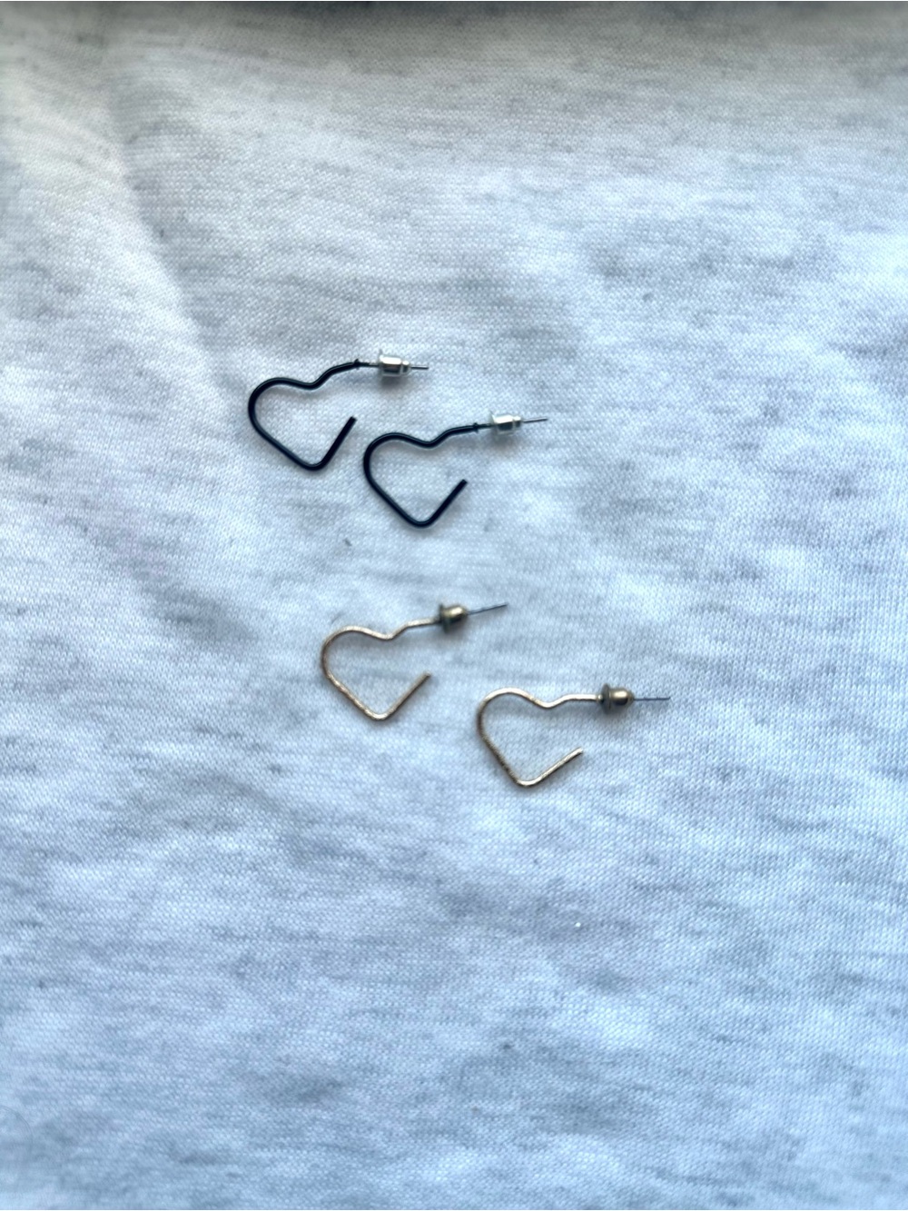 Minimal Heart Shaped Stud Earrings Set of 2 - Black & Gold